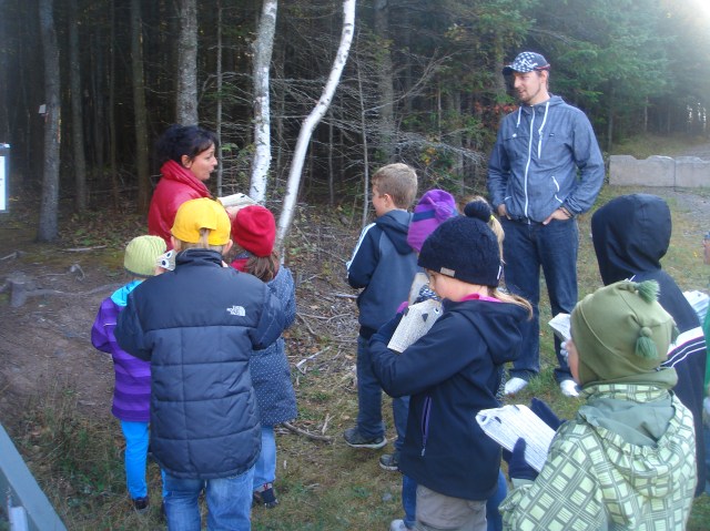 Les élèves de l'école de Notre-Dame-du-Portage avec leurs hérissons